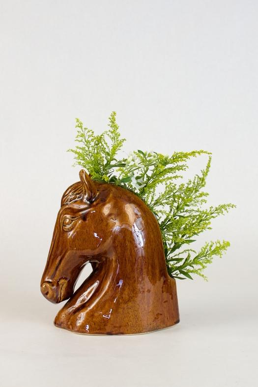 お花や植物を馬のたてがみに見立てて四季を楽しもうよ | ROOMIE 