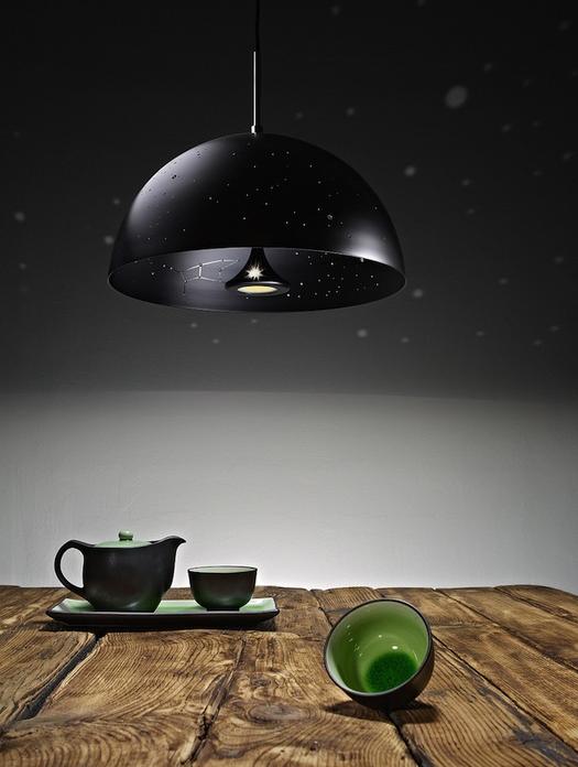 部屋の天井に星空をつくり出すには? | ROOMIE(ルーミー) 部屋の天井に星空をつくり出すには? | ROOMIE(ルーミー)