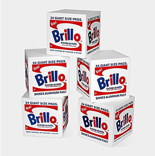 意外とぐにゃっとしてる！Andy Warholの「Brillo」をスツールに