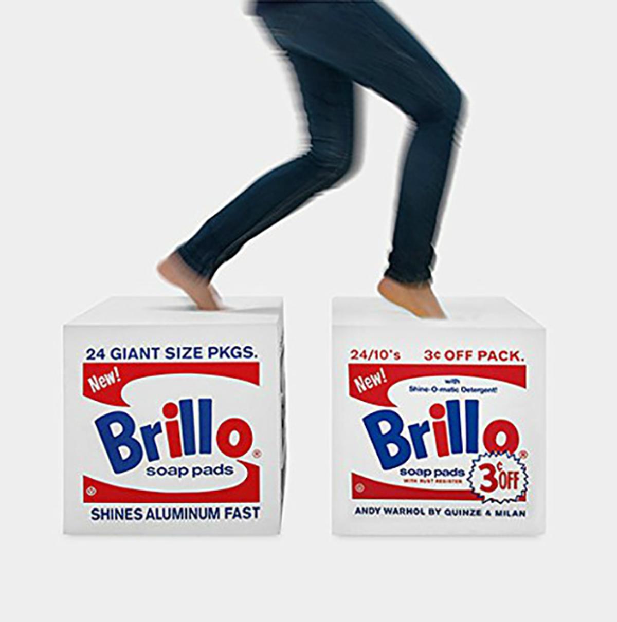 意外とぐにゃっとしてる！Andy Warholの「Brillo」をスツールにしま 