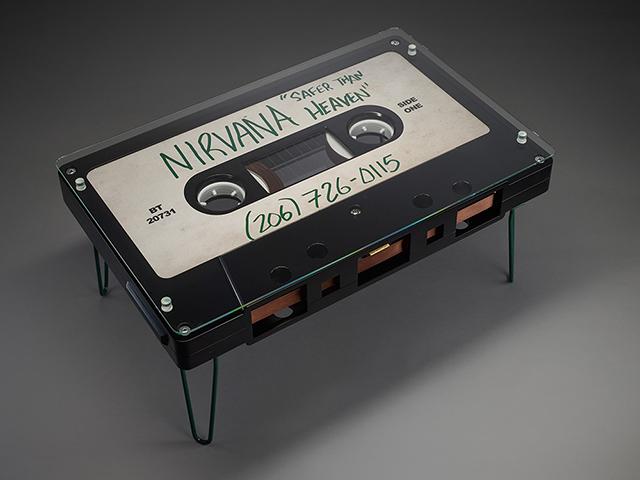 70's、80'sの音楽を愛する人へ。ニルヴァーナのデモテープを机にしま