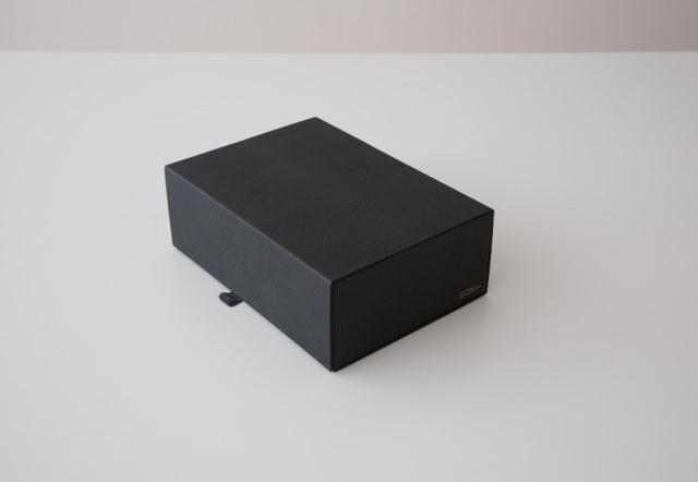 使わない時は折りたたむ。シンプルな収納ボックス「THE STORAGE BOX
