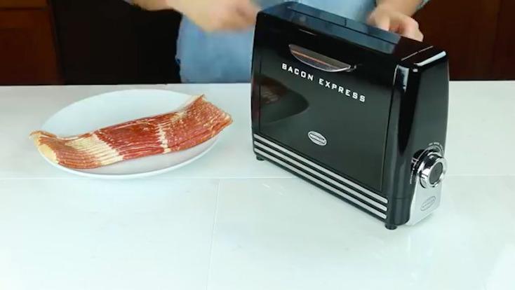 ベーコンをカリカリの焼き具合に調整可能。6枚同時に焼ける専用