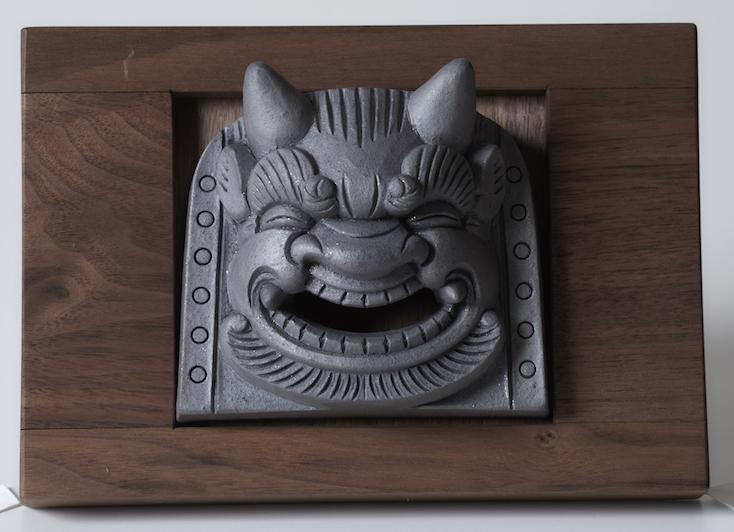 9人の職人がそれぞれ異なる表情を製作。室内に飾る「鬼瓦家守