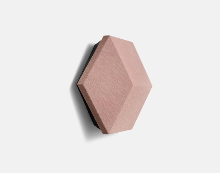 壁から音楽が流れるような感覚。ウォールアートのように飾れる