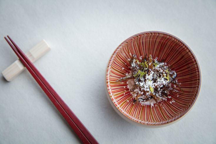 長野の漆器店が生み出した、蕾デザインのクリスタルボウル | ROOMIE