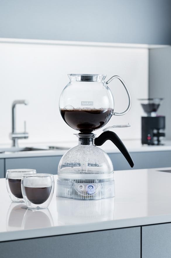 ランプを使わない、BODUMの電気式サイフォン式コーヒーメーカー 