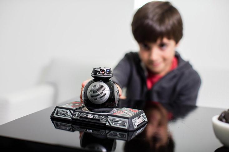 スター・ウォーズの世界をARで探検できる!Sphero社のロボット スター・ウォーズの世界をARで探検できる!Sphero社のロボット