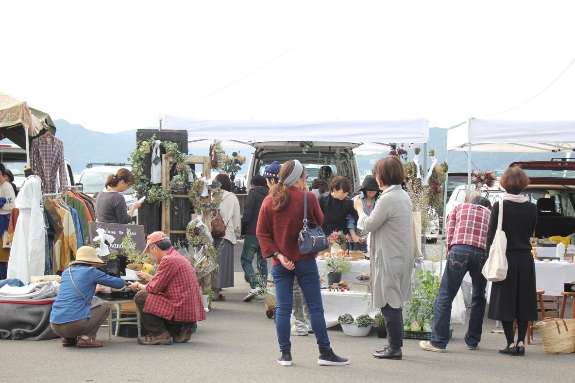 長崎県佐世保へ、蚤の市が旅をする。新しい人や物と出会う秋イベント