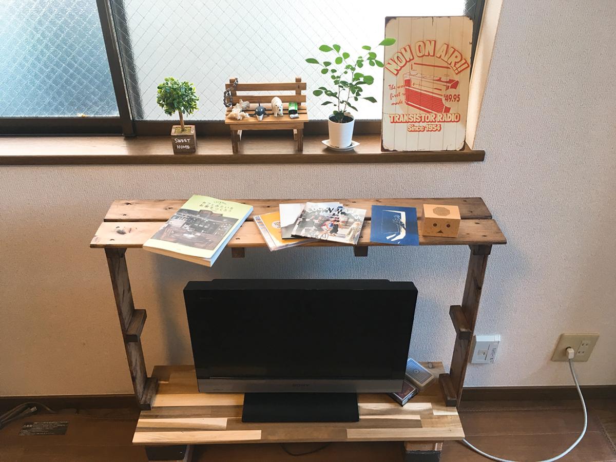 「テレビ台」をDIYしたら、いちばんのお気に入りスペースになった|わたしの部屋 | ROOMIE(ルーミー)