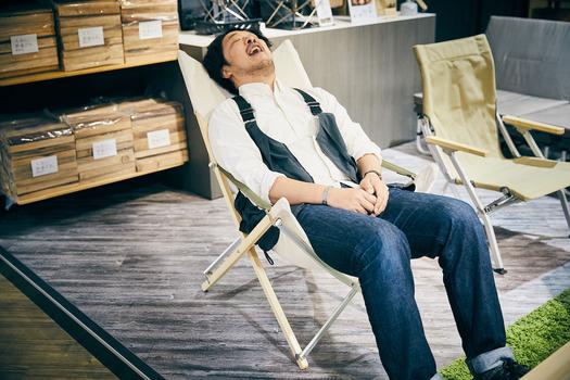 スノーピークには「人をダメにするチェア」があるらしい… | ROOMIE 