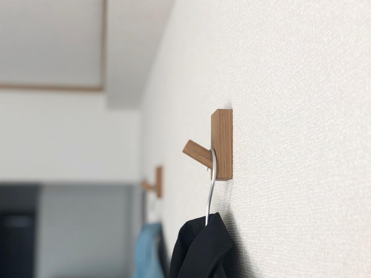 壁 に 穴 開け ない フック