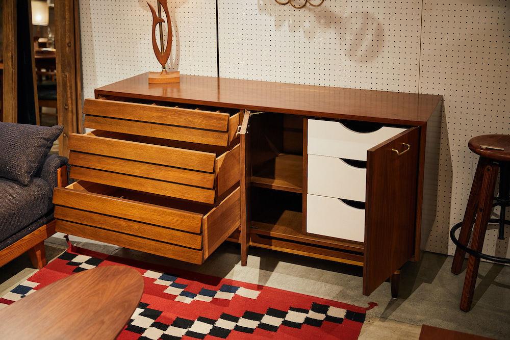 このヴィンテージ バッフェは、ちょっと使いにくくって、だから最高に