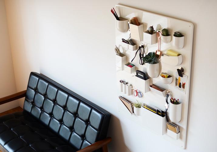 大型ウーテンシロ　ウォールポケット(裏の天板なし) 50年愛される名作収納アイテム。ゴチャッとしててもサマになるな