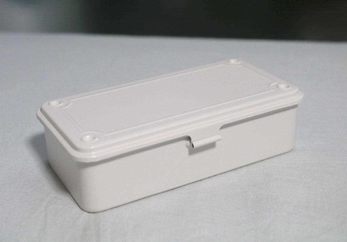 ゴチャつく小物は、無印良品の工具箱に生活感ごとしまっちゃおう