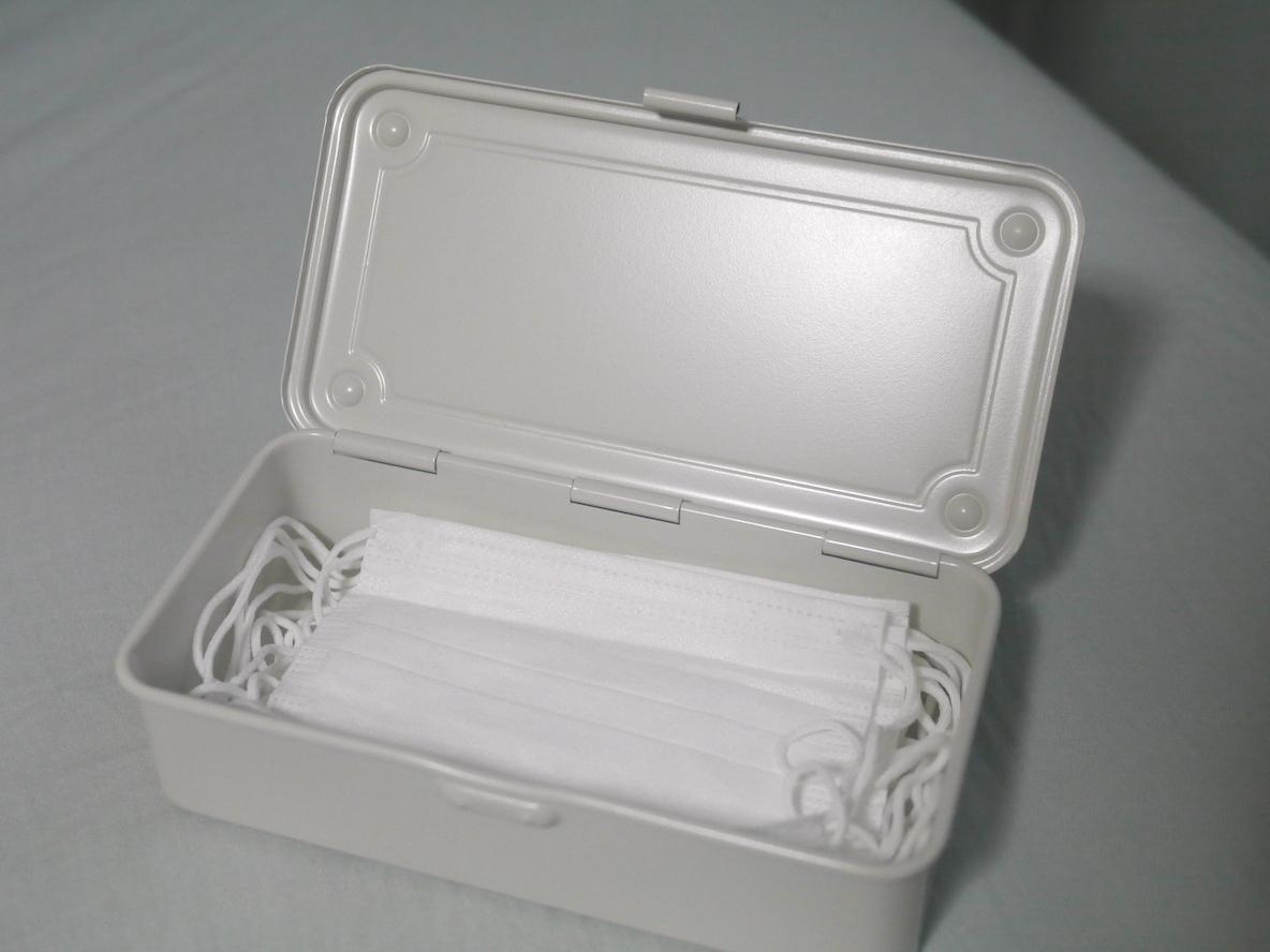 ゴチャつく小物は、無印良品の工具箱に生活感ごとしまっちゃおう