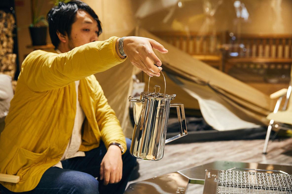 スノーピークのケトルは焚火も炭火もOK！ 汚すほど味が出るのも嬉しい