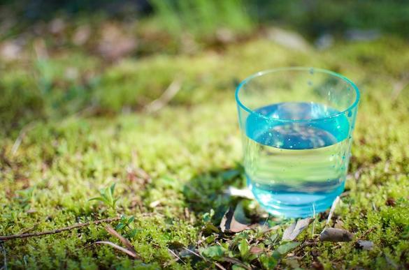 スノーピークのロックグラスは、このまま落ちても割れないのさ！ 素材