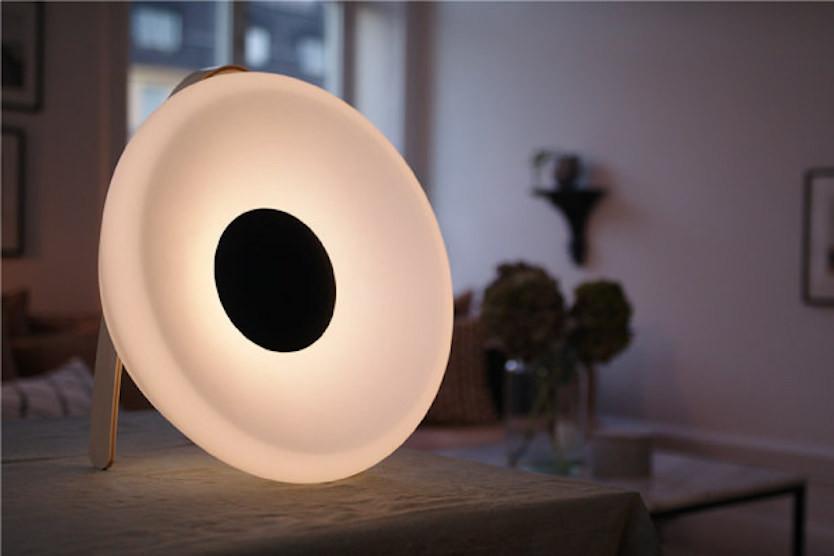 北欧デザインのライト兼…スピーカー？ リッチな音とポワッとした光で