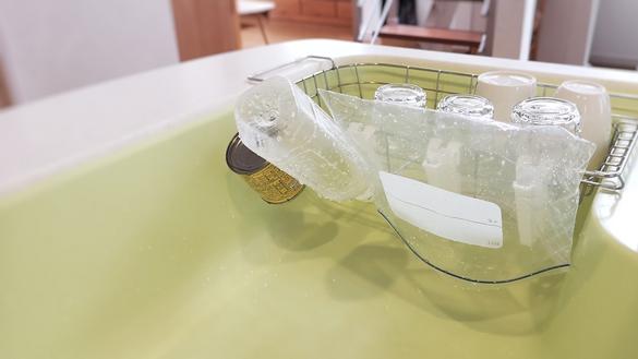 ダイソーの ボトル用水切り が キッチンでごちゃつくペットボトルや紙パックをスマートに乾燥させてくれたよ Roomie ルーミー ダイソーの ボトル用水切り が キッチンでごちゃつくペットボトルや紙パックをスマートに乾燥させてくれたよ Roomie ルーミー