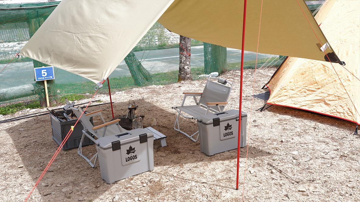 このタープなら昼は涼しく、夜は暖かい。ミニマルなキャンプスタイルに