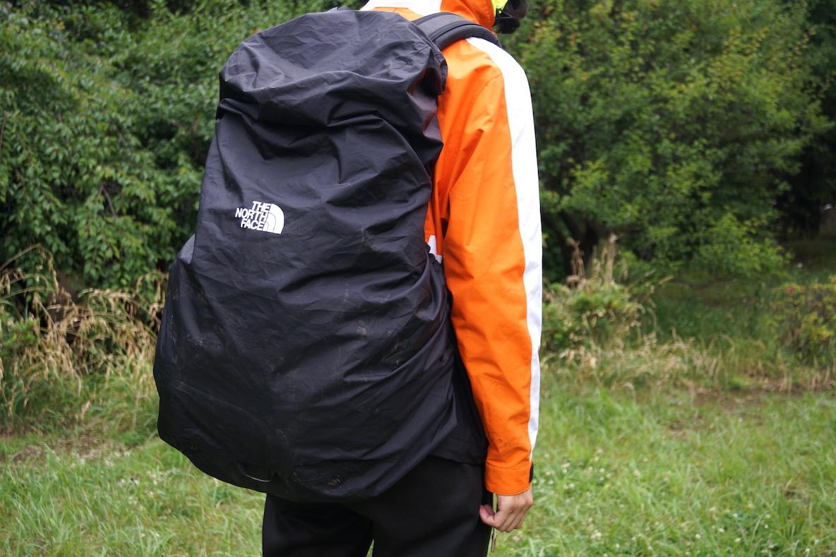 THE NORTH FACEのレインカバーで登山の雨対策はバッチリ！ 装着も収納