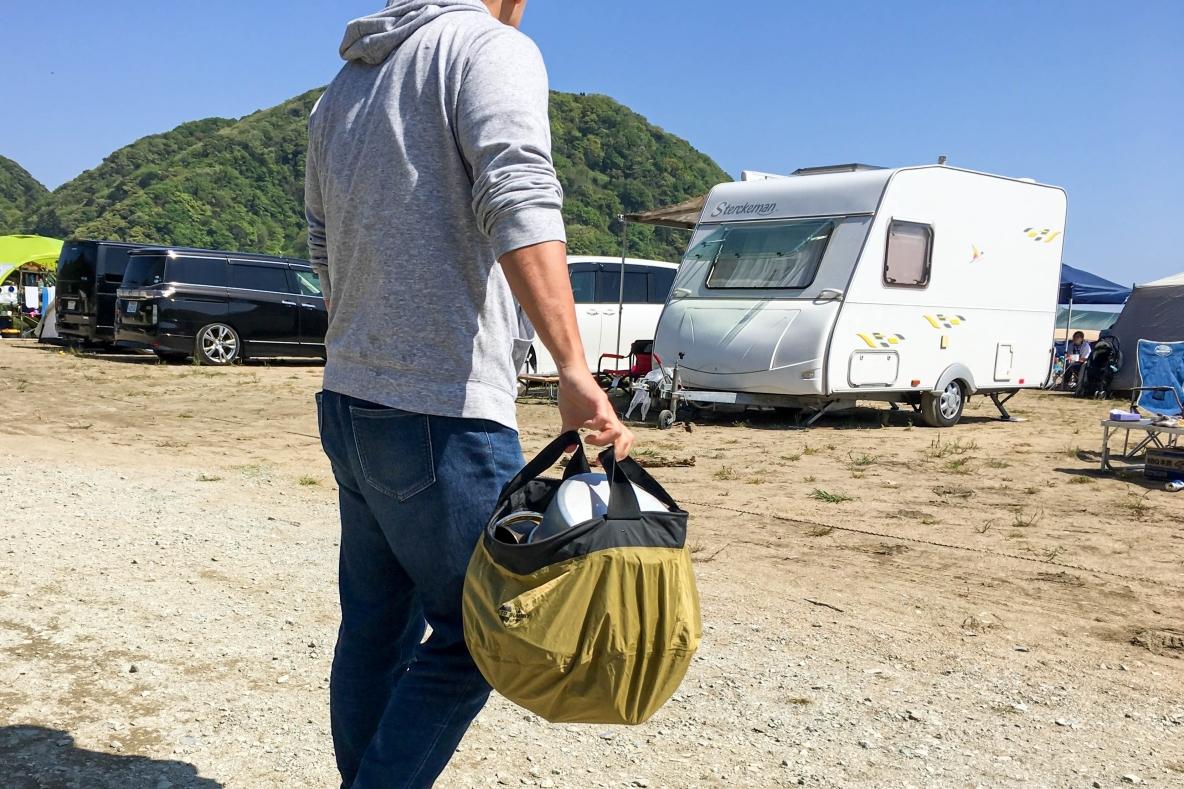 SEA TO SUMMITのキッチン・シンクは広げると20Lのバケツに変身