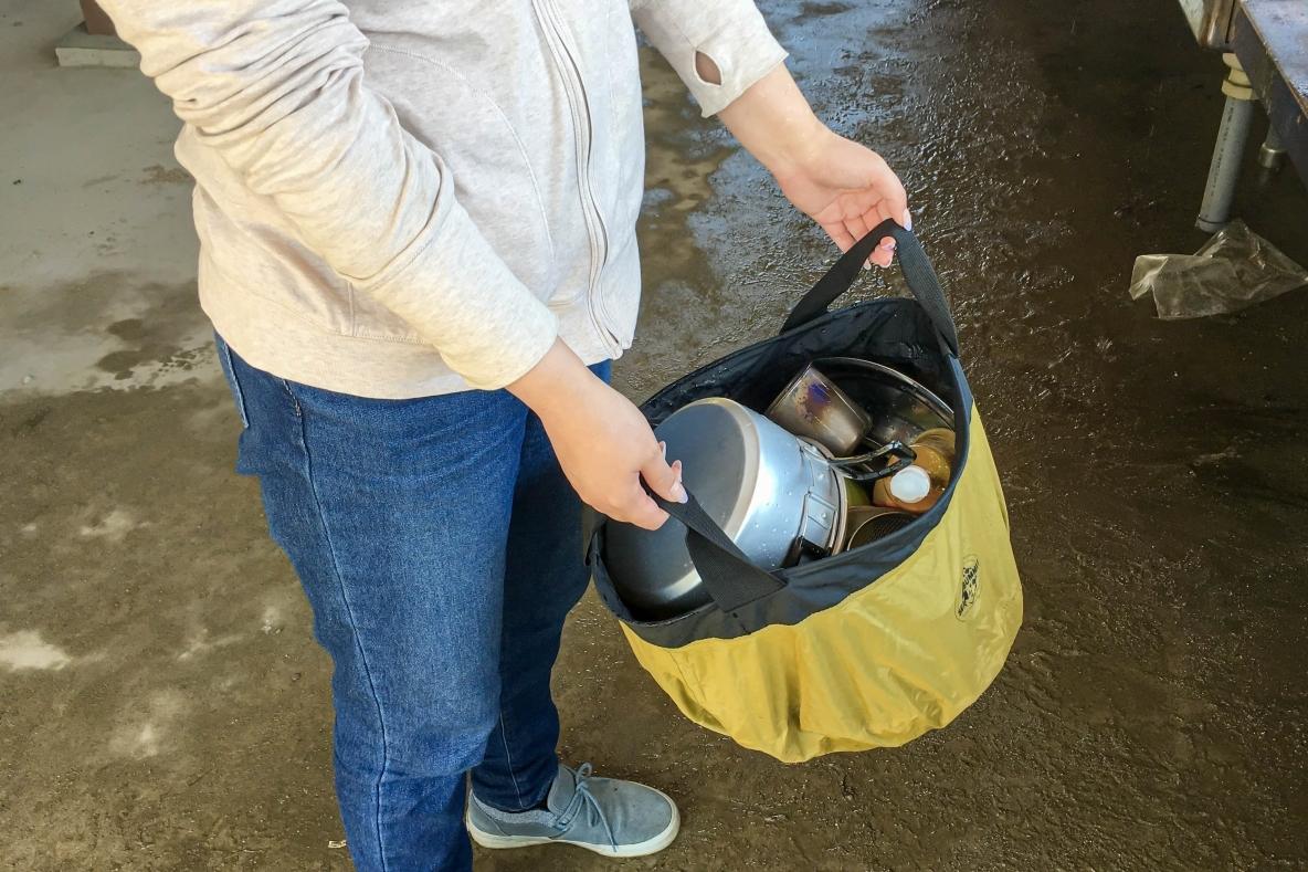 SEA TO SUMMITのキッチン・シンクは広げると20Lのバケツに変身