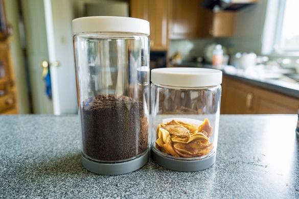 IKEAで600円弱のガラスキャニスター「ヴァルダーゲン」が、キッチンの