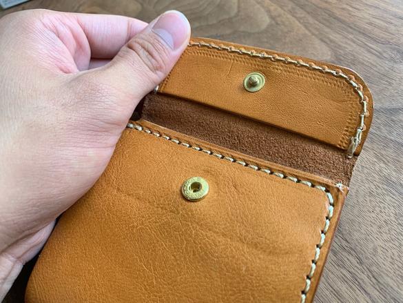 HERZのコンパクト革財布は、やっと見つけた理想形。容量も見た目