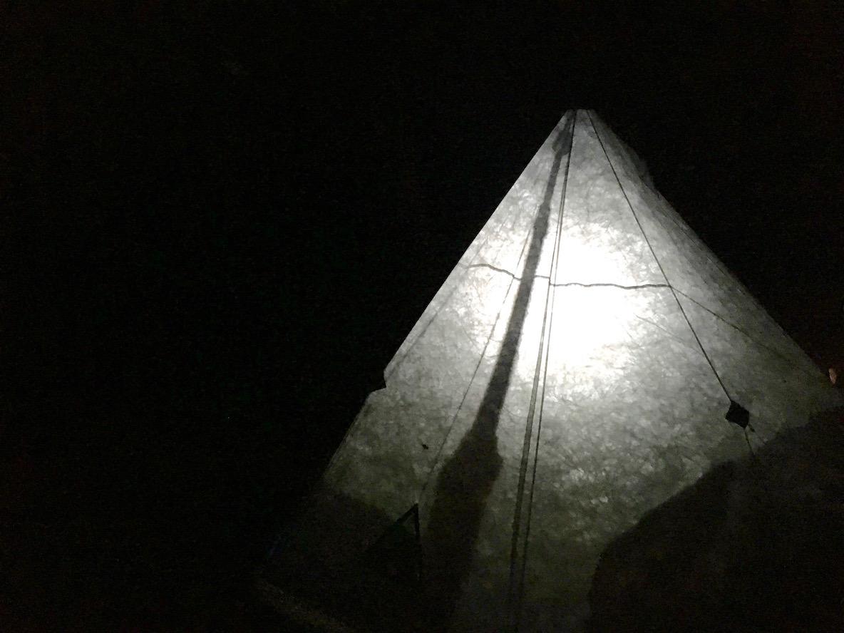 ローカスギアのワンポールテントは何よりシルエットが美しい