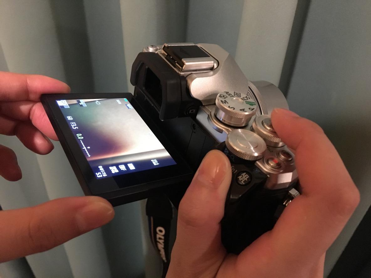 オリンパスのミラーレス一眼なら、スマホくらい簡単な操作でキレイな