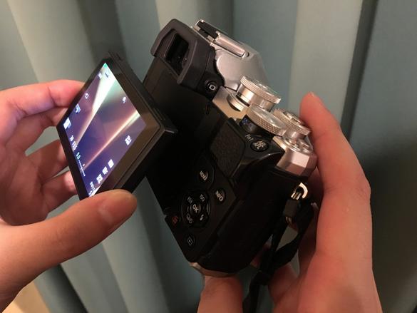 オリンパスのミラーレス一眼なら、スマホくらい簡単な操作でキレイな 