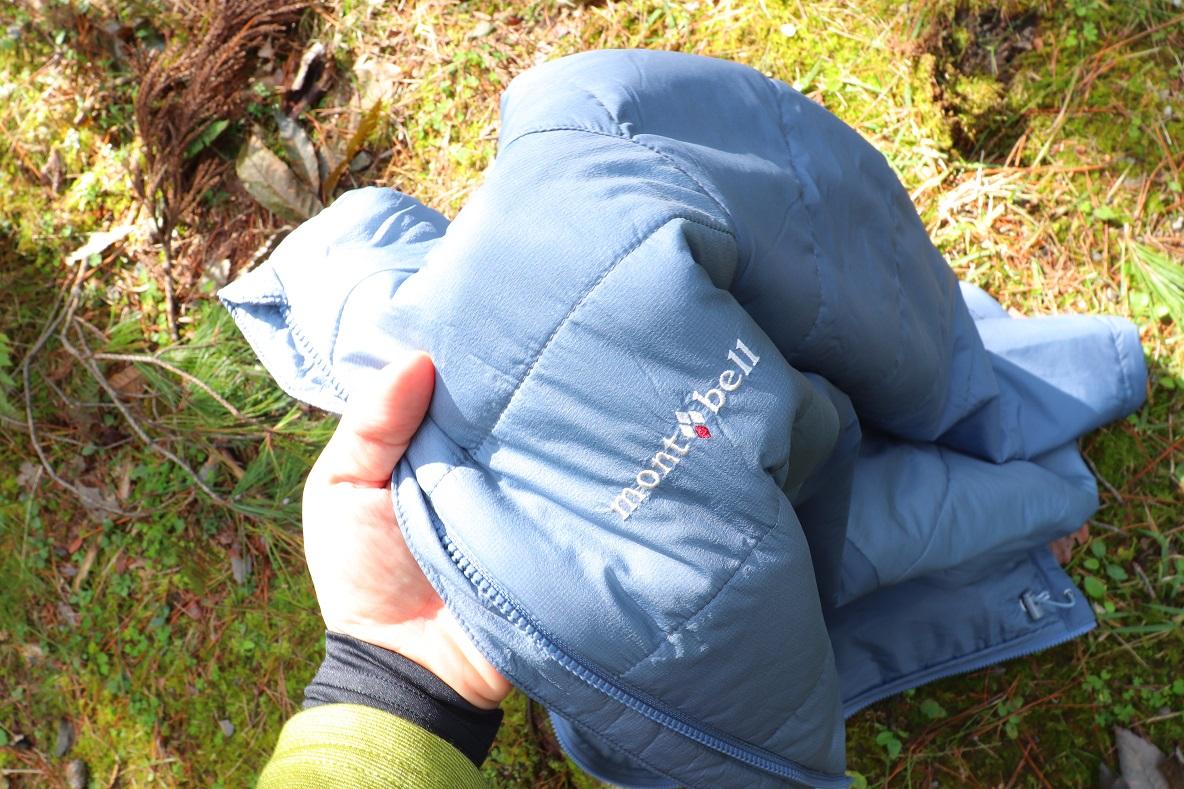 モンベルの「U.L.サーマラップジャケット」は秋登山の必需品だね