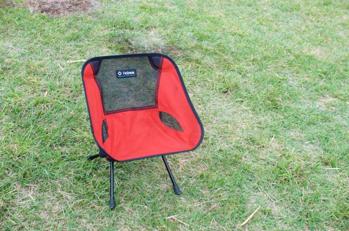 この小ささで、大人用！Helinoxの「タクティカル チェア ミニ」はロー