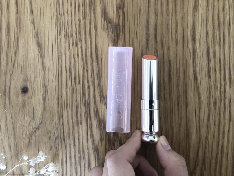 Diorの「アディクトリップグロウ」は1本3役で、自然なツヤ感が使い