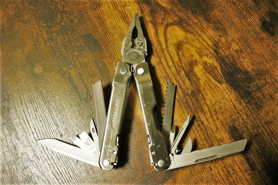 レザーマンの「マルチツール」は19機能搭載でハードに使えるぞ
