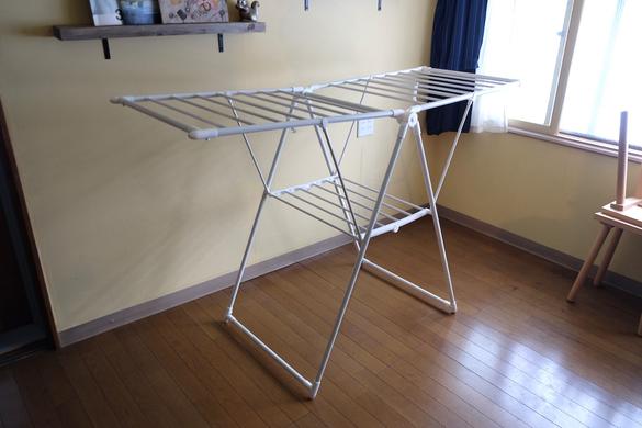 カインズの「折りたたみ物干し横型」は部屋干しの最適解かも。バス 