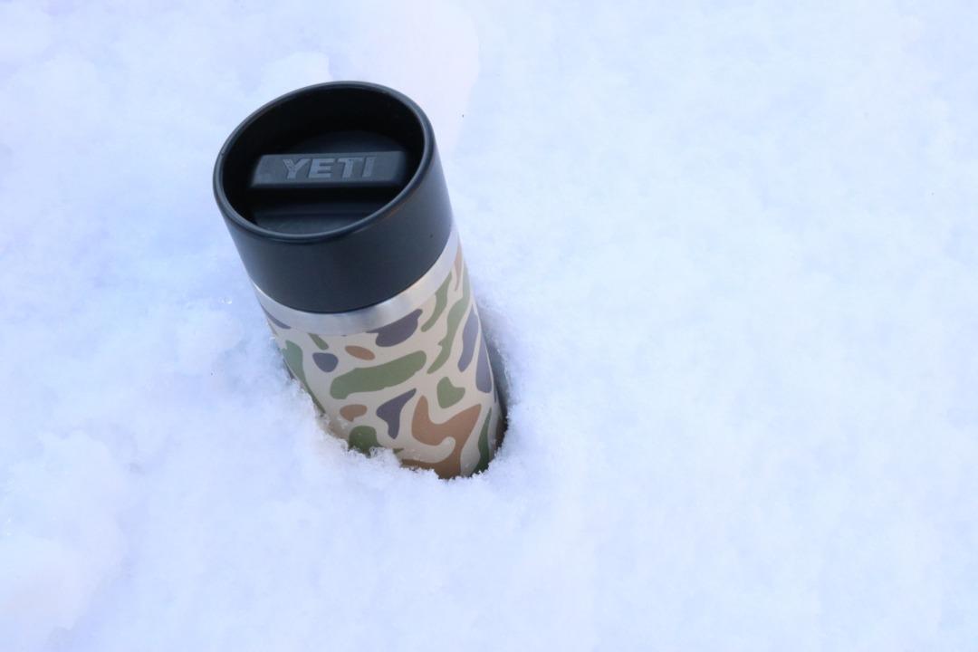 YETIの「RAMBLER BOTTLE HOTSHOT CAP」をアウトドアライターが激