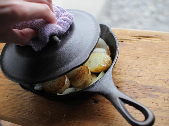 ロッジのスキレットがあれば ズボラレシピが家で楽しめる キャンプ飯 に早変わり Roomie ルーミー