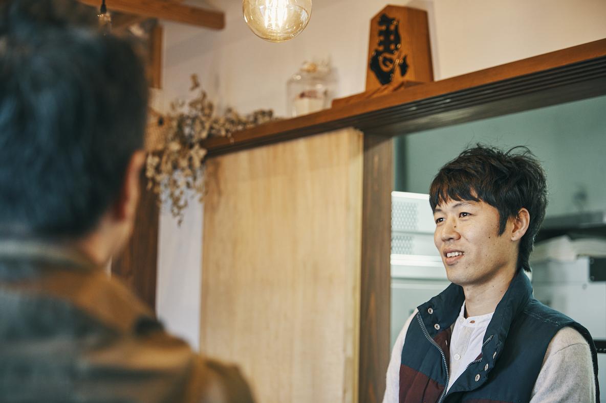 小林大吾 / 小数点花手鏡【特装版】限定500部　パン屋の1ダース付き 内装費用250万円。ご近所付き合いから生まれたこだわりベーカリー「MAU