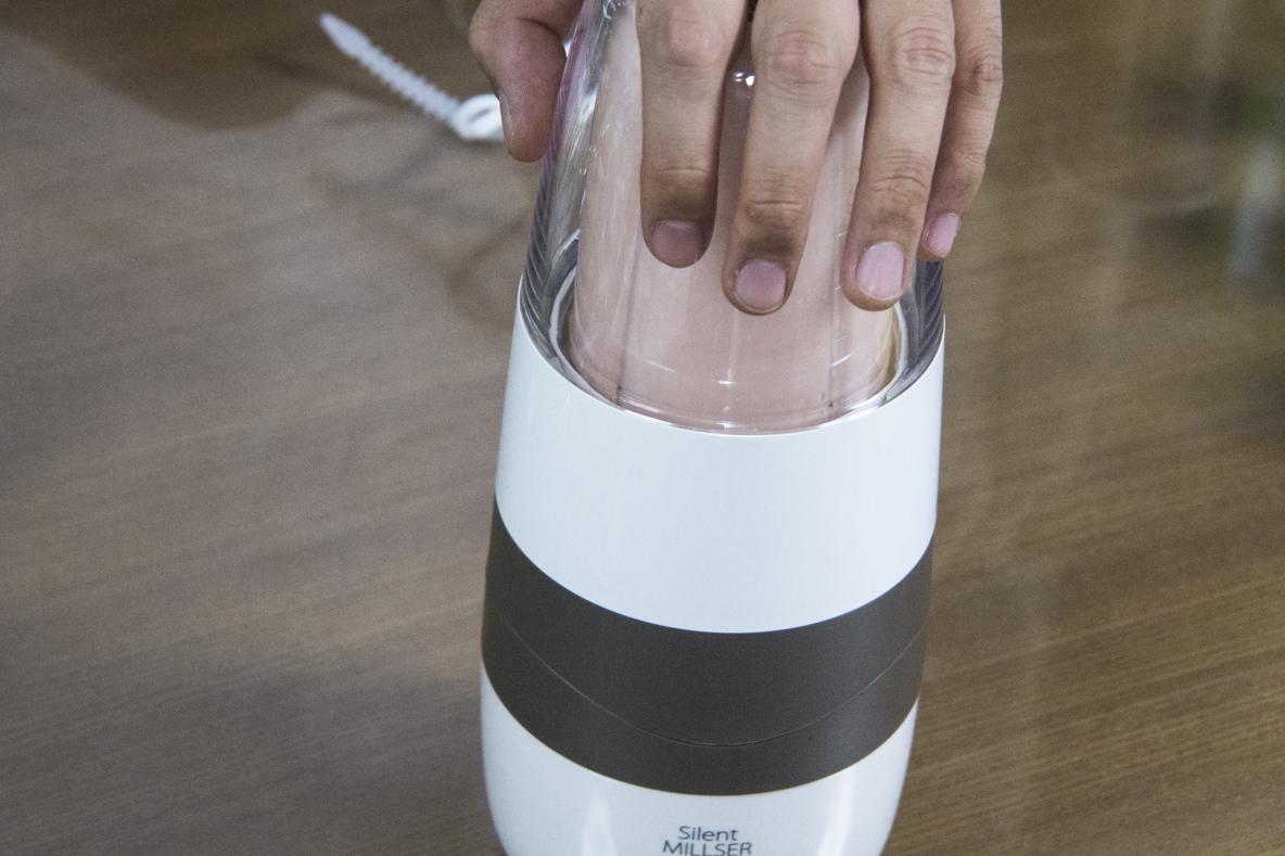 イワタニのサイレントミルサーで、毎朝フレッシュジュースを楽しむ