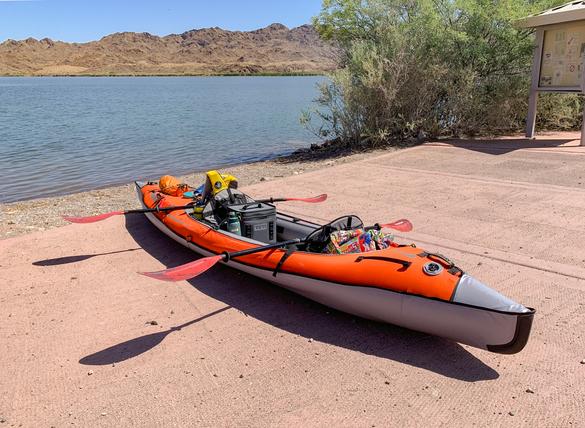空気で膨らませるカヤックなら、移動も収納も楽チン。今年の夏はいつも  