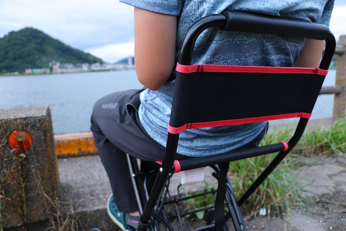 キャプテンスタッグのチェアキャリーはアウトドアシーンで大活躍して