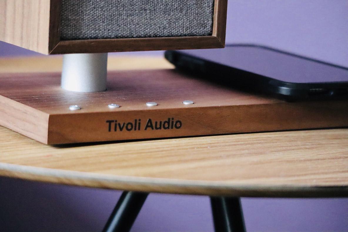 Tivoli Audioの新作「Revive」はスピーカー、スマホ充電、照明の3役