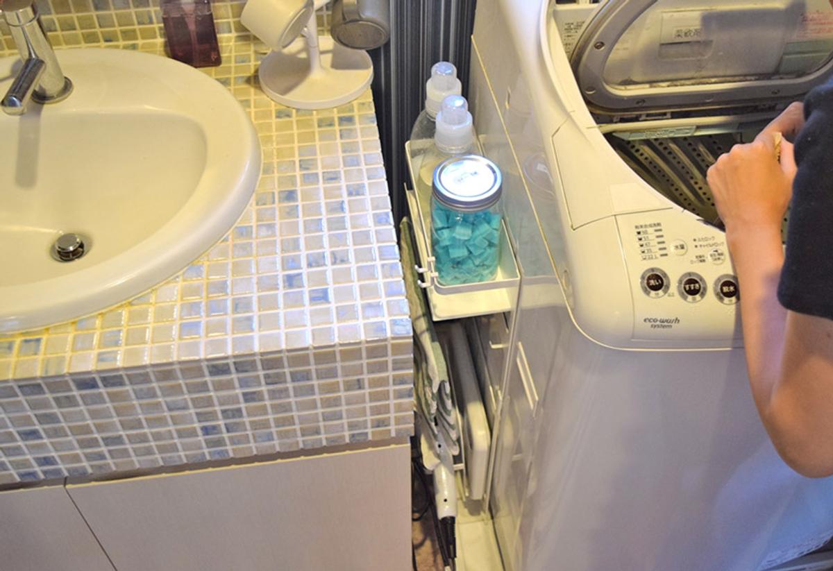 山崎実業の「洗濯機横マグネット収納ラック」