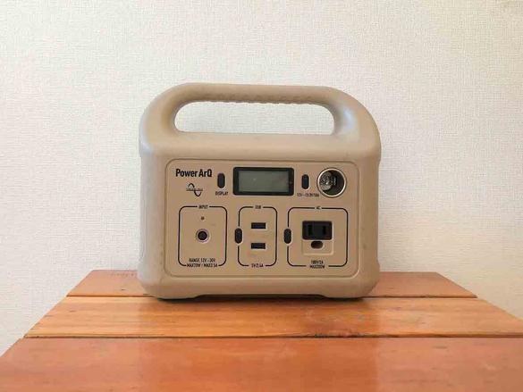 お部屋になじむポータブルバッテリー。持ち運びもしやすいコンパクト 