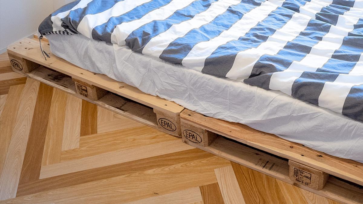 とにかく手軽にベッドをDIYしたいなら、中古のパレットが最適だよ 