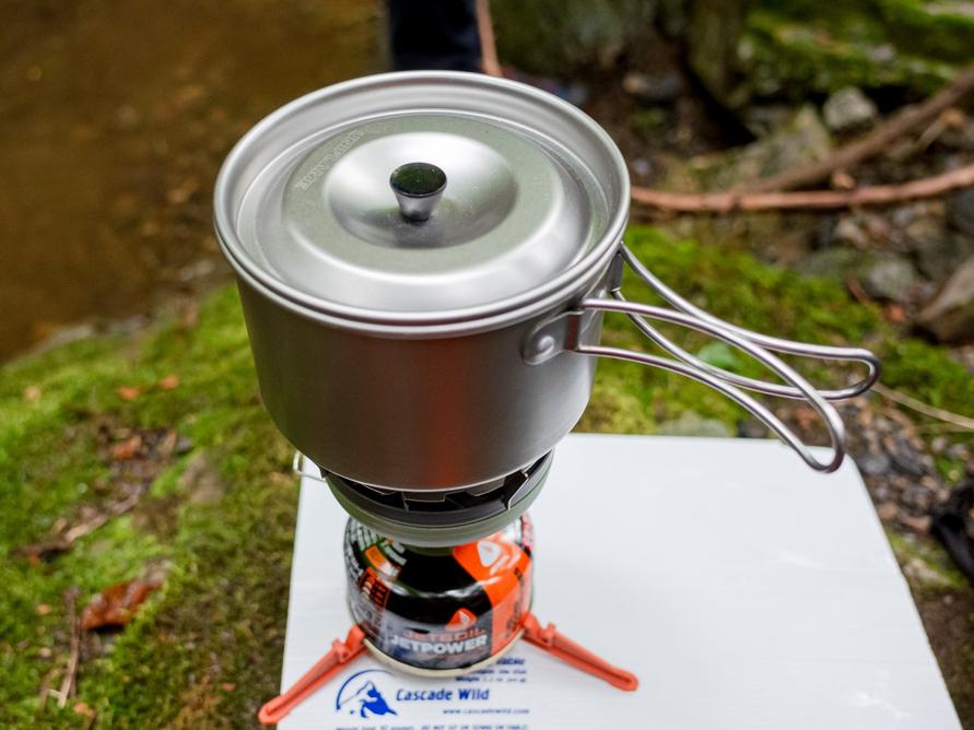 ユニフレームのラーメンクッカー900とJETBOIL フラッシュ