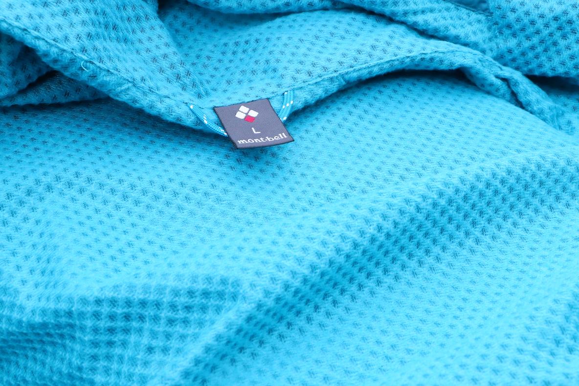 寒暖差に対応するモンベルの頼れるウェアは、携帯もできて雨具としても